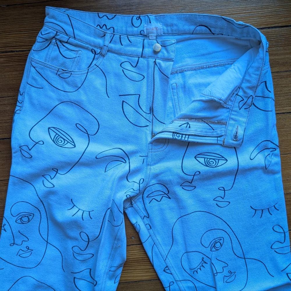 Abstract Face Print White Jeans - Picture 9 of 12